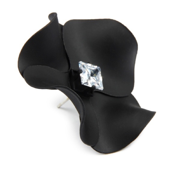 January Summer Jewelry - Black Flower Earrings